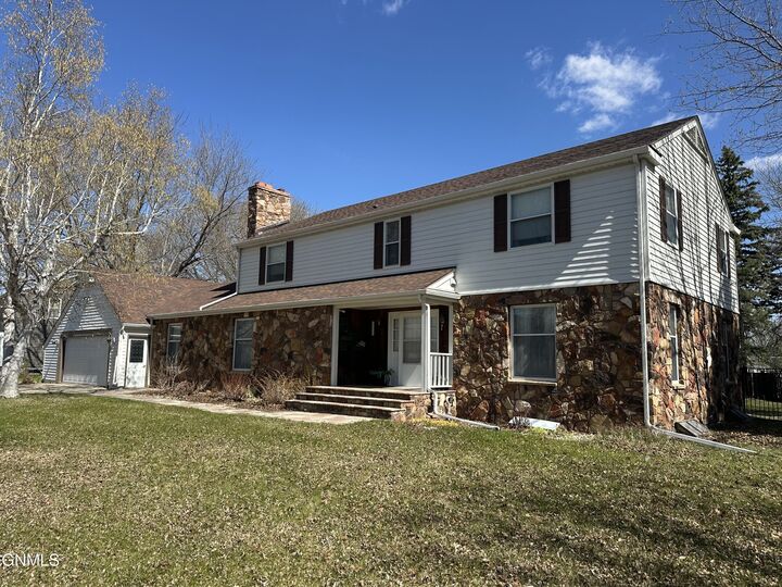 Property Photo:  1337 2nd Street SE  ND 58401 