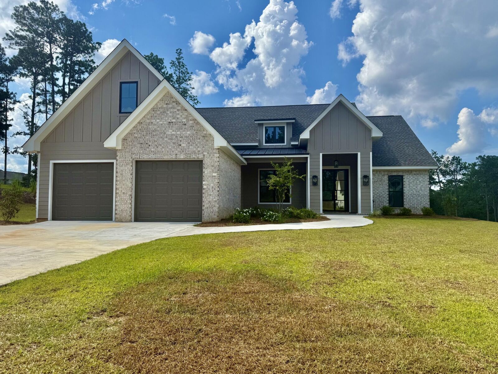 Property Photo: 124 Brookhollow Blvd. MS 39402