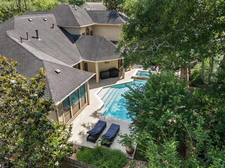 Property Photo:  326 S Silvershire Circle  TX 77381 