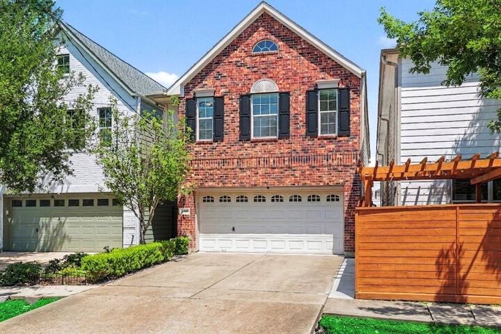 Property Photo:  1502 Dian Street  TX 77008 