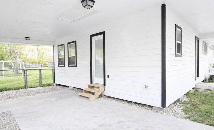 Property Photo:  515 E Prairie Avenue  TX 77434 