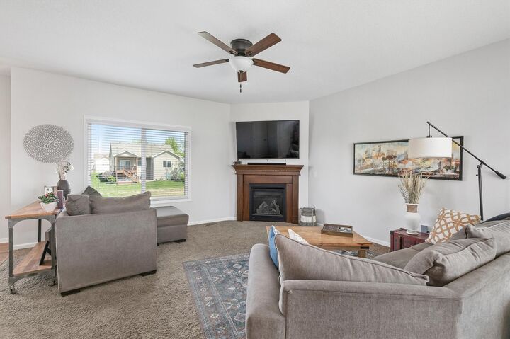 Property Photo: 501 SE 14th Street IA 50111