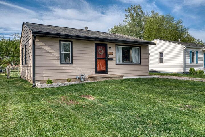 Property Photo:  1129 W Heerdink Avenue  IN 47710 