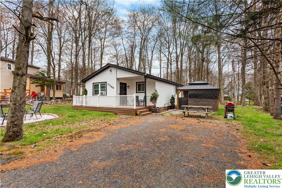 Property Photo:  7483 Cottage Lane  PA 18466 