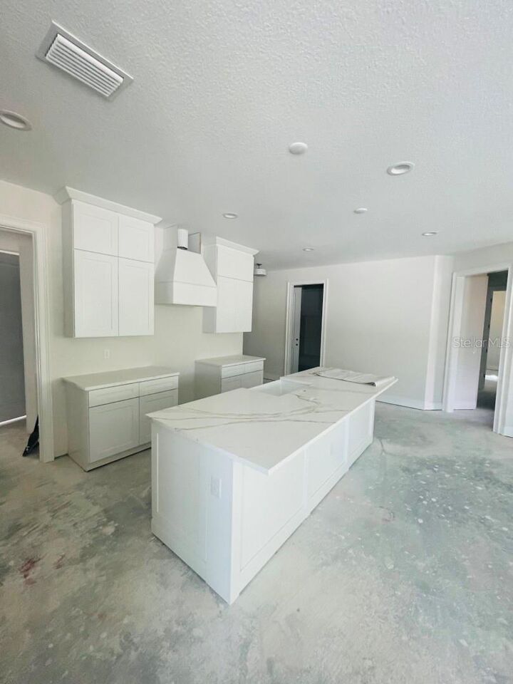 Property Photo:  4505 S Renellie Drive  FL 33611 