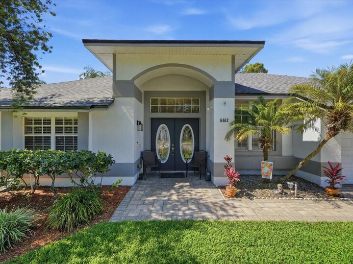 Property Photo:  6512 Steeplechase Drive  FL 33625 