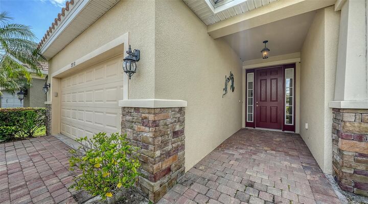 Property Photo:  2858 Oriole Drive  FL 34243 