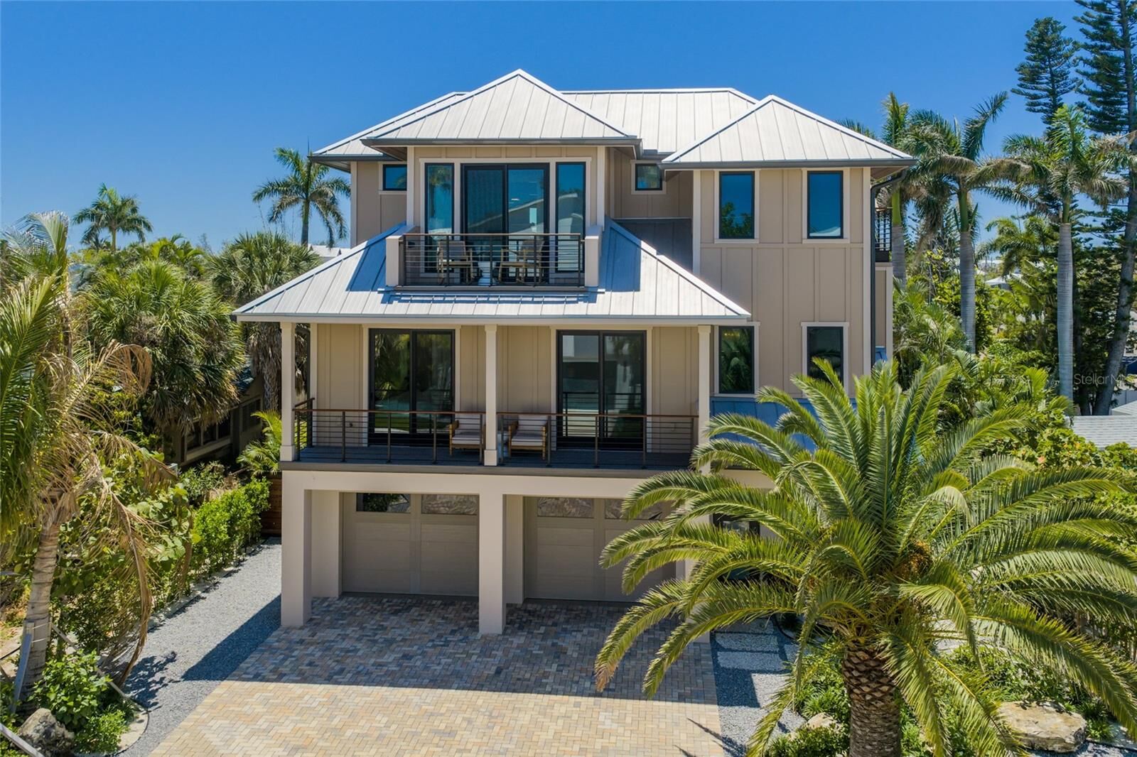 Property Photo: 513 N Bay Boulevard FL 34216