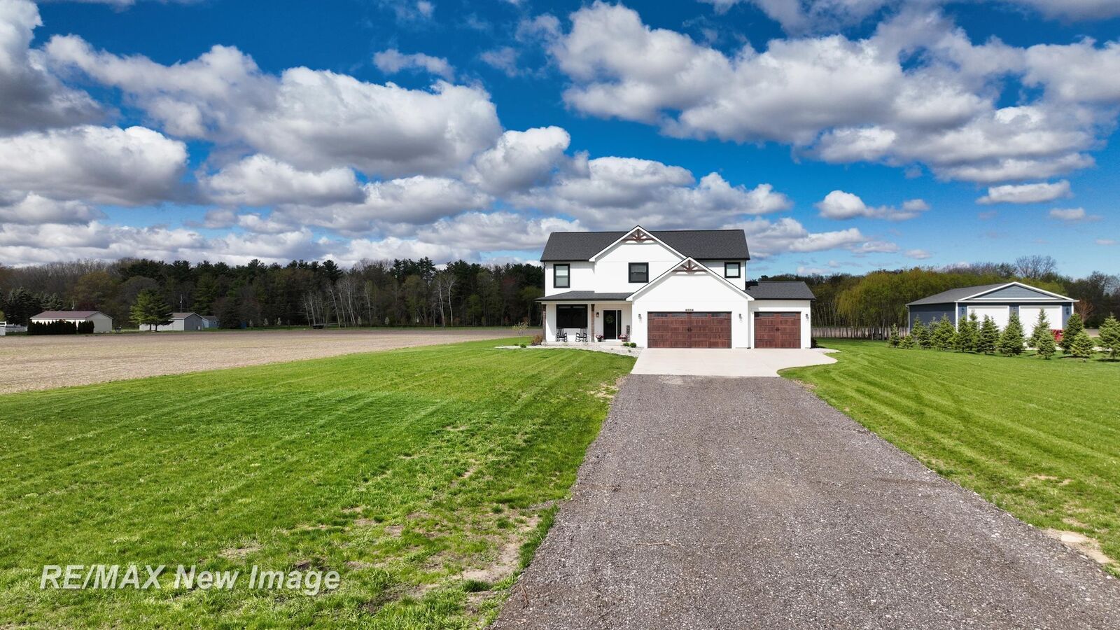 Property Photo:  2374 S Thomas Road  MI 48609 