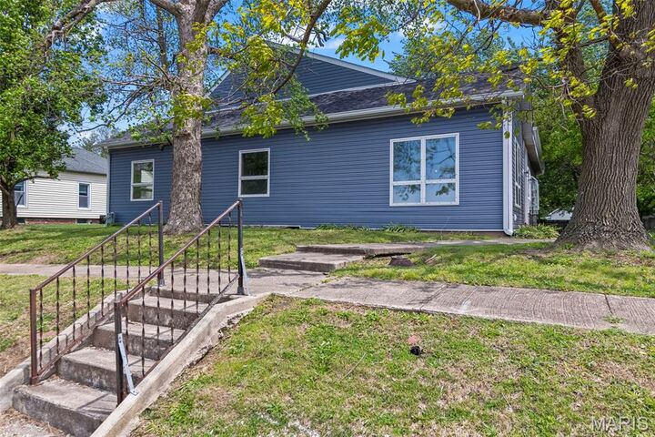 Property Photo:  716 N Jefferson Street  IL 62056 