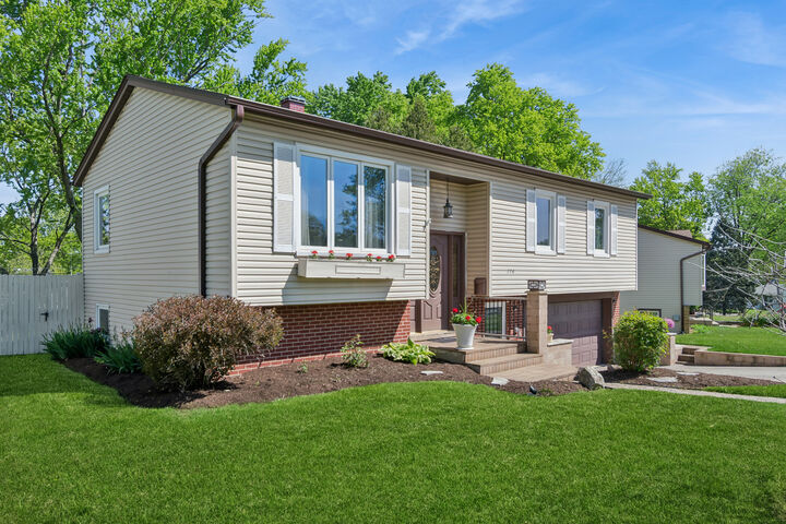Property Photo:  770 Easy Street  IL 60139 