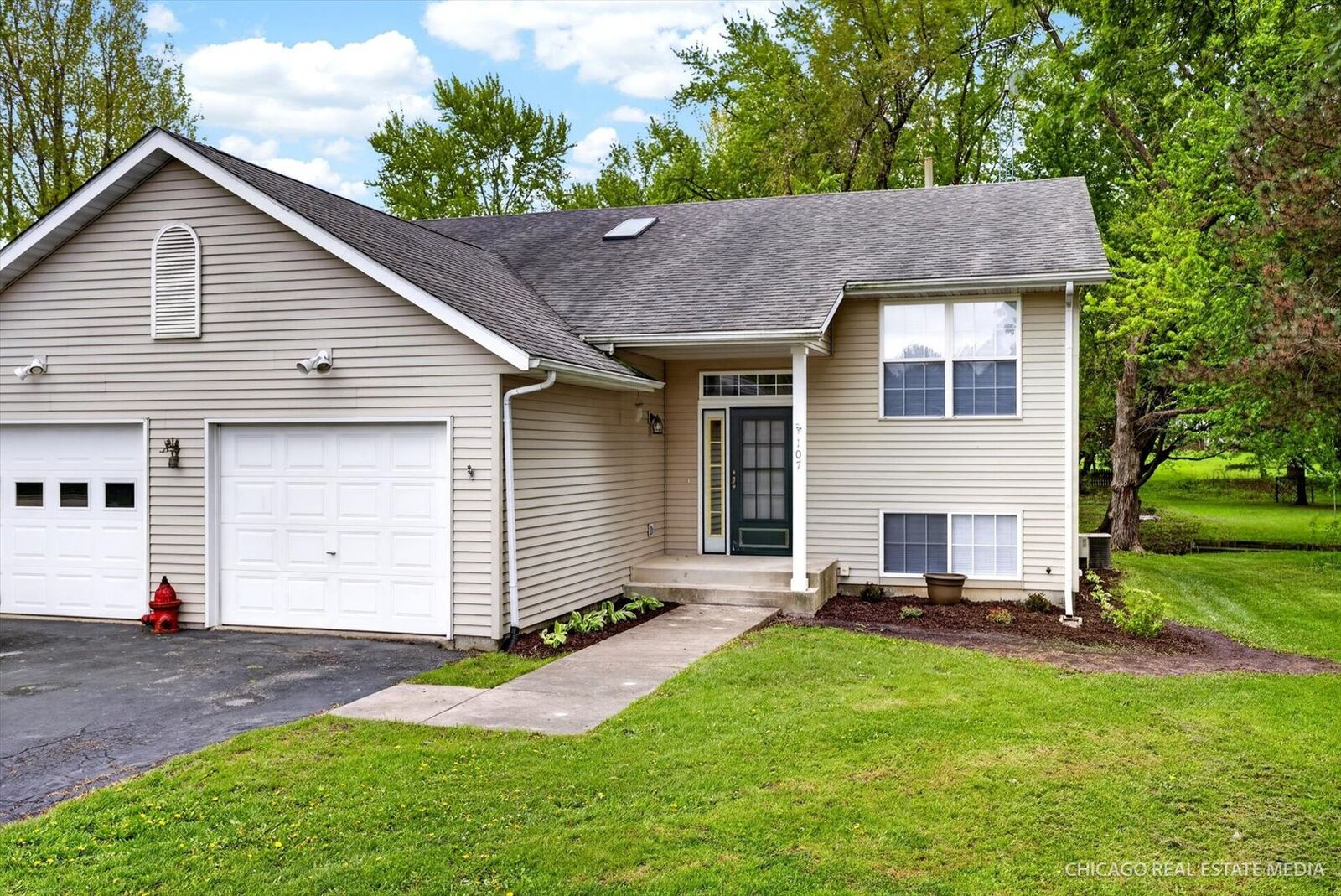 Property Photo: 107 Edson Street IL 61065
