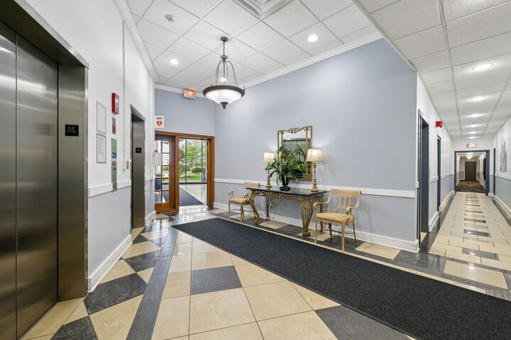 Property Photo:  40 N Tower Road 11H  IL 60523 