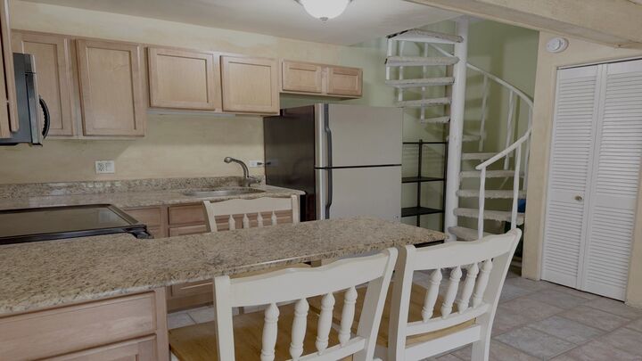 Property Photo:  