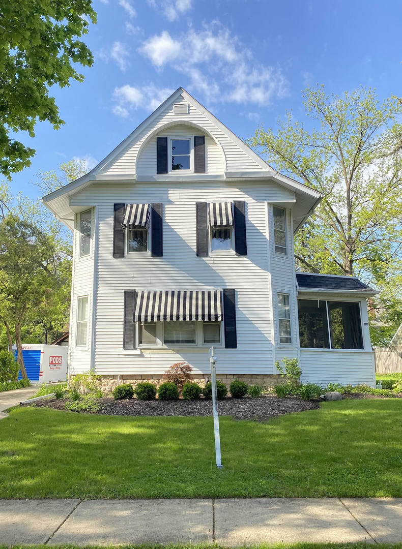 Property Photo:  1111 Garfield Avenue B  IL 60506 