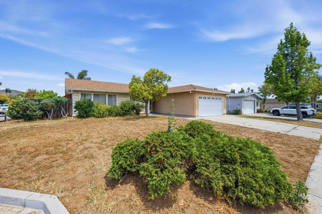 Property Photo:  10016 Bilteer Court  CA 92071 