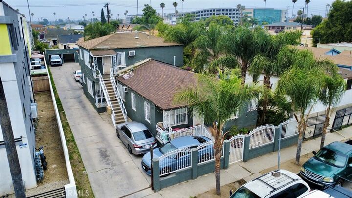 Property Photo:  840 W 81st  CA 90044 