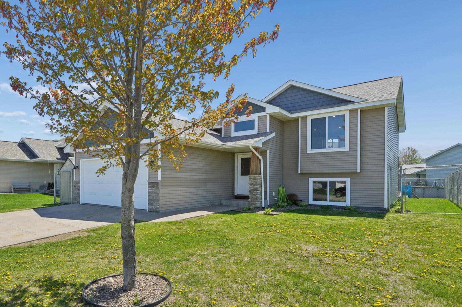 Property Photo:  1314 Blue Jay Place  WI 54017 