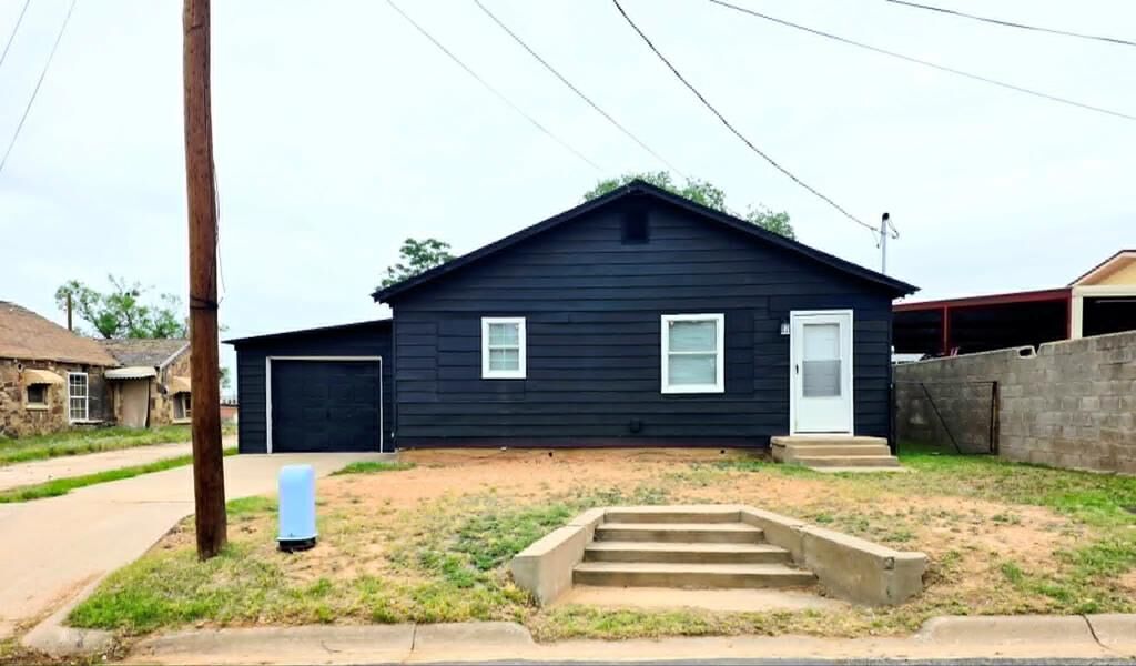 Property Photo:  2606 Ave V  TX 79549 