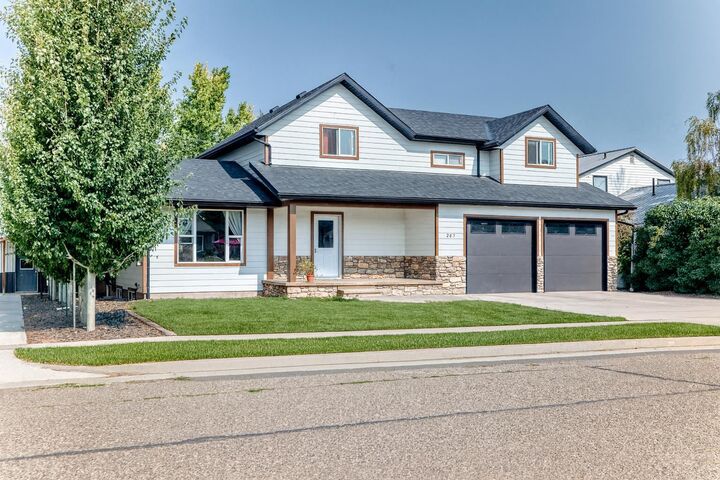 Property Photo:  207 Milnes Street Nobleford Street  AB T0L 1S0 