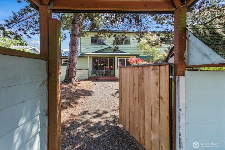 Property Photo:  3701 N  Whitman Street  WA 98407 