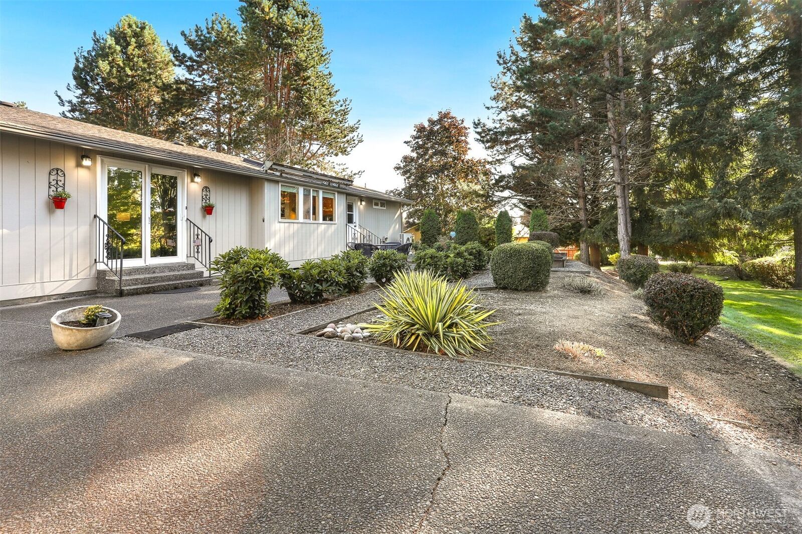 Property Photo:  922  240th Place SW  WA 98021 