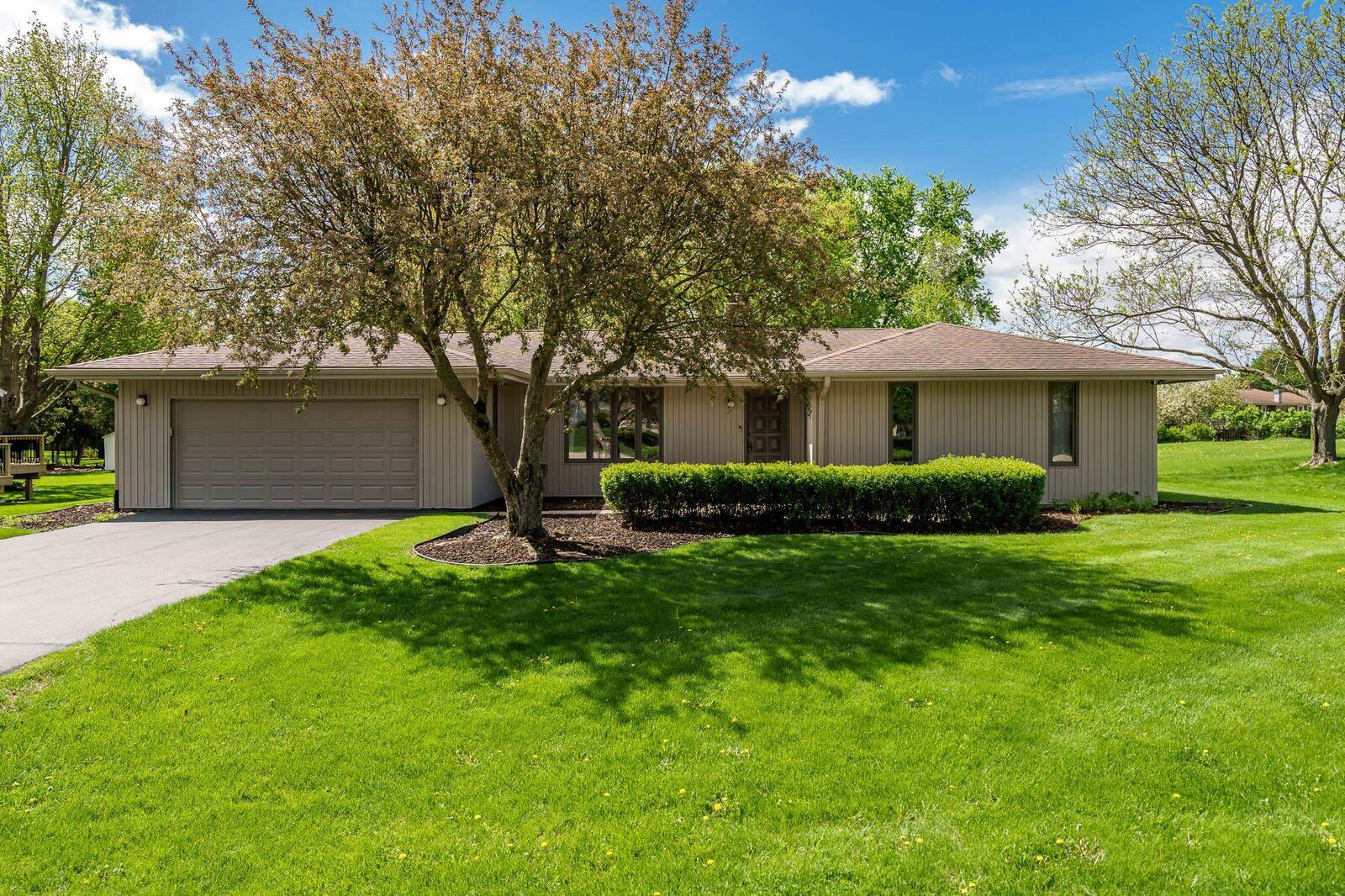 Property Photo: 11891 Tresemer Road IL 61073