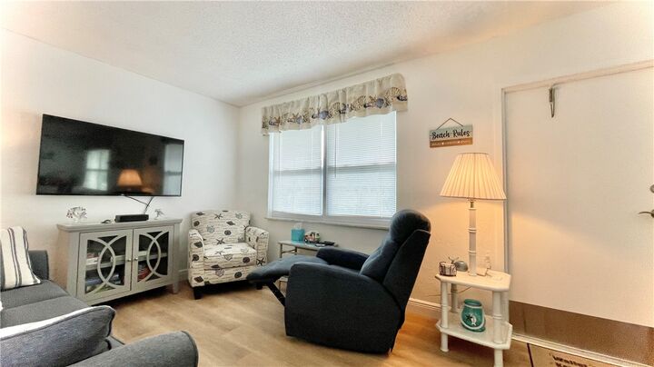 Property Photo:  923 22nd Place 106  FL 32960 