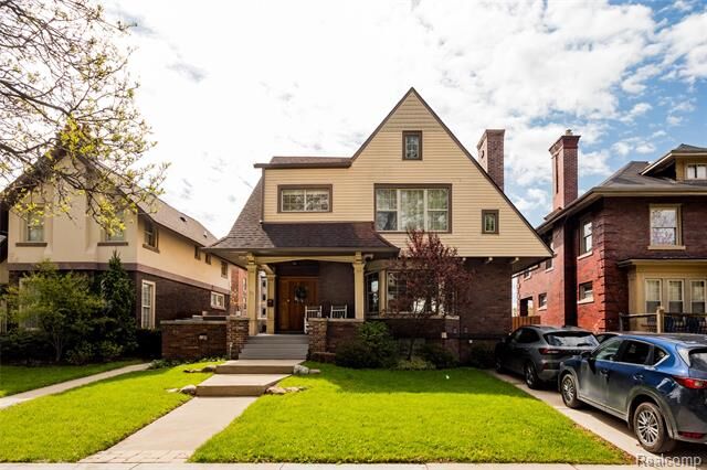 Property Photo:  121 Atkinson Street  MI 48202 