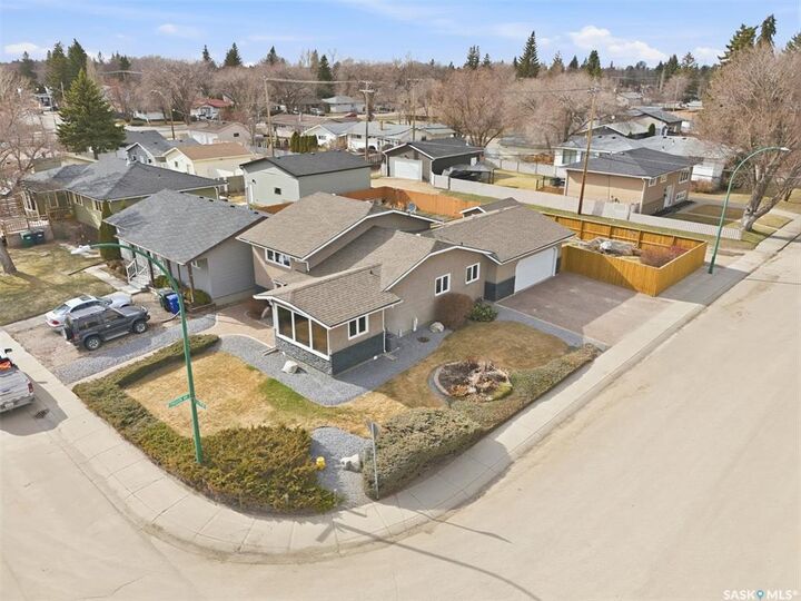 Property Photo:  3402 Calder Crescent  SK S7J 4W6 