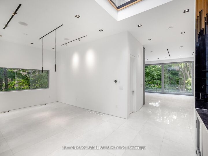 Property Photo: 157 Old Forest Hill Road ON M5N 2N7