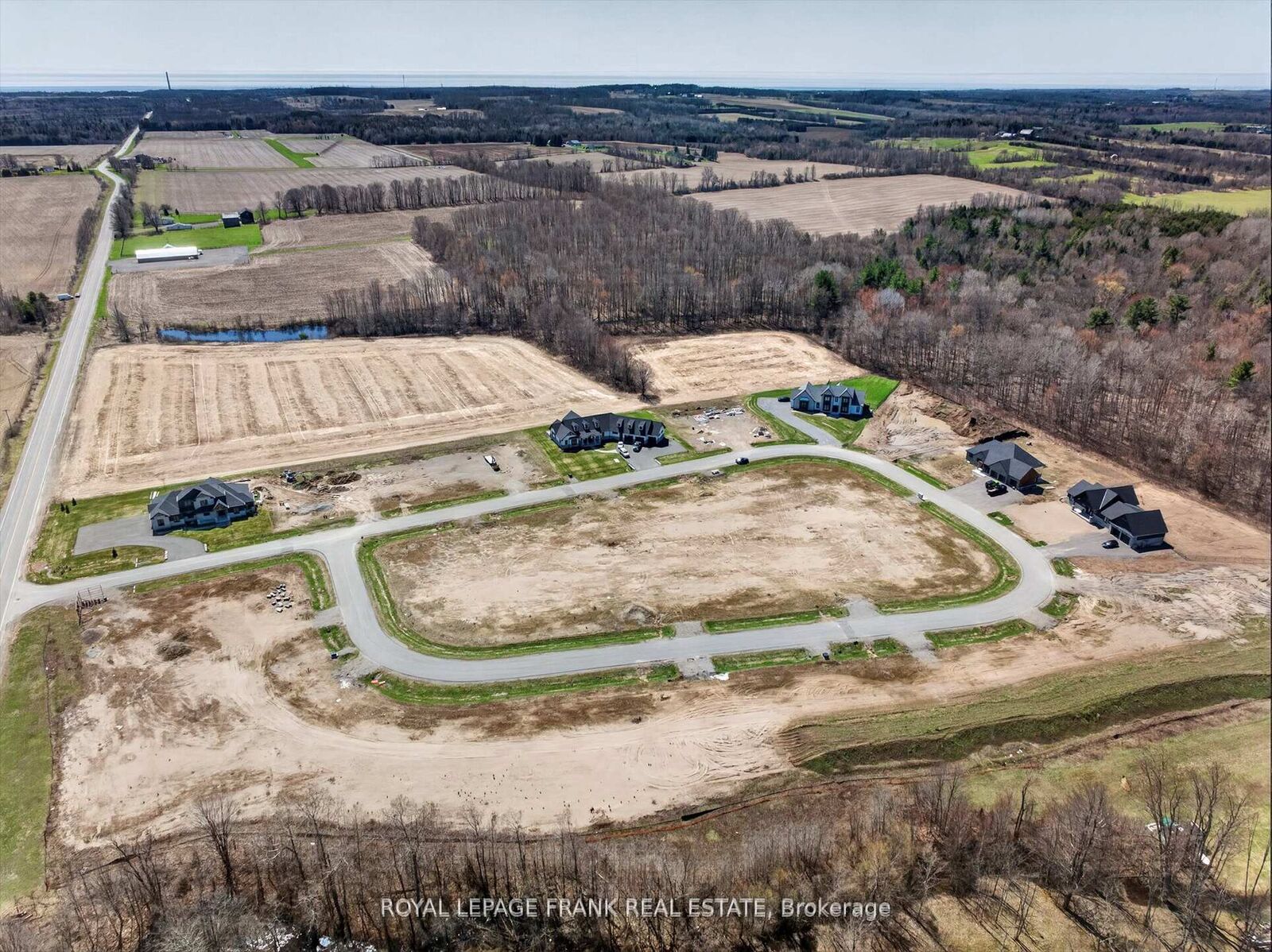 Property Photo:  5422 Winfield Drive  ON L1A 0G1 