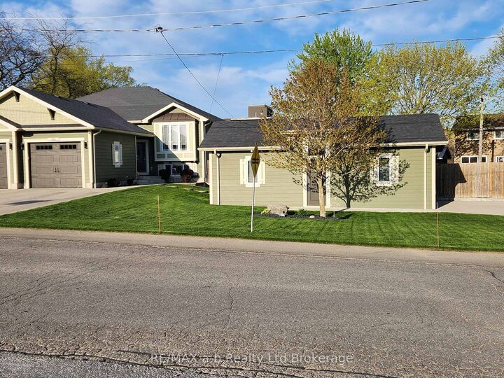 136 Maple Lane — photo 1