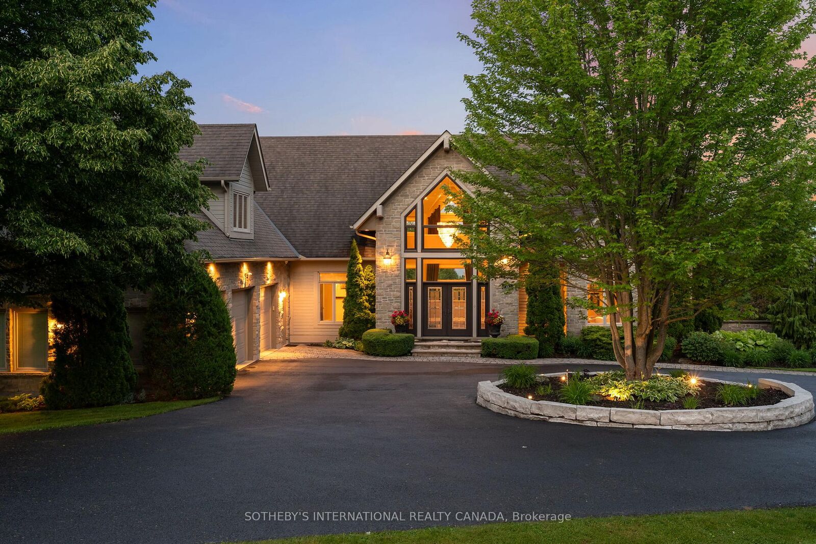 Property Photo: 12 Island View Court ON L9L 1R6
