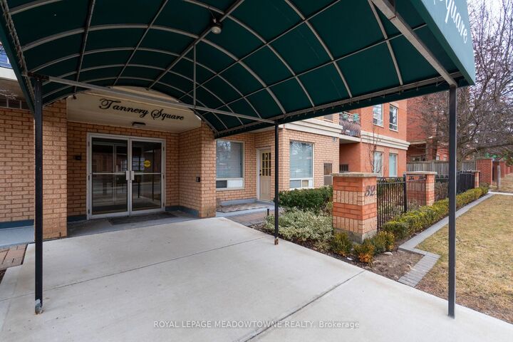 Property Photo: 32 Tannery Street 404 ON L5M 6T6