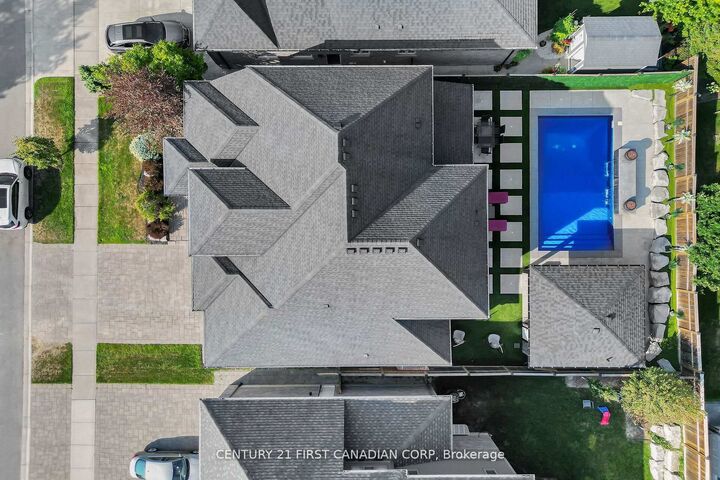 Property Photo: 90 Pebblecreek Walk W ON N6G 0K6