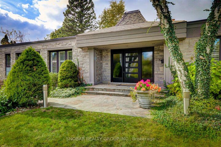 Property Photo: 722 Nautalex Court ON L5H 1A7