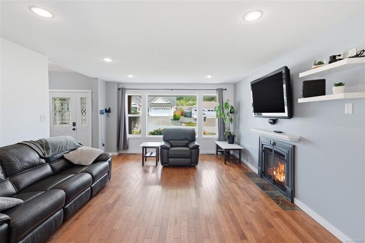 Property Photo:  5456 Westporte Pl  BC V9Y 8E4 