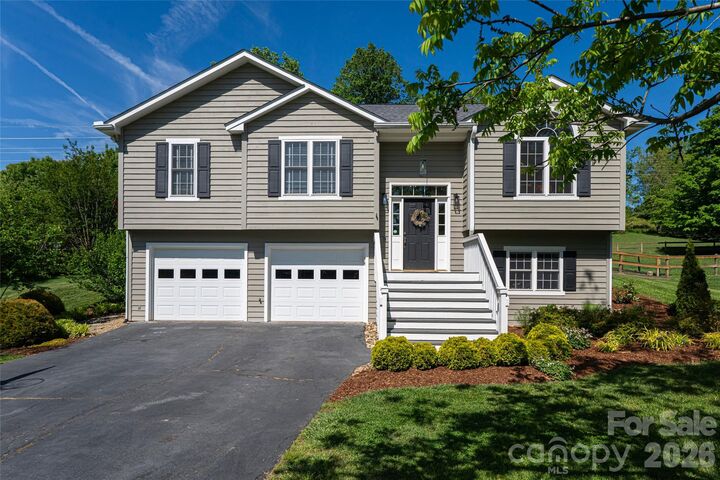 Property Photo:  5 Mallory Meadows Court  NC 28704 