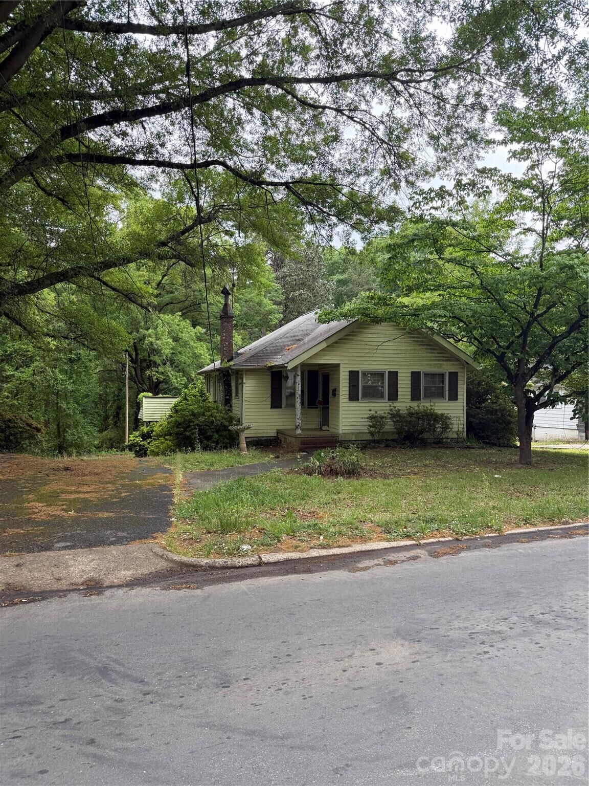 Property Photo:  1611 W Fifth Avenue  NC 28052 