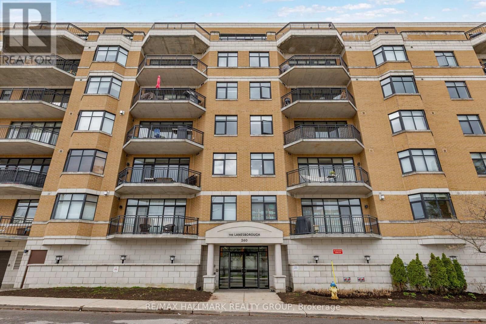 Property Photo:  260 Besserer Street 203  ON K1N 1J3 