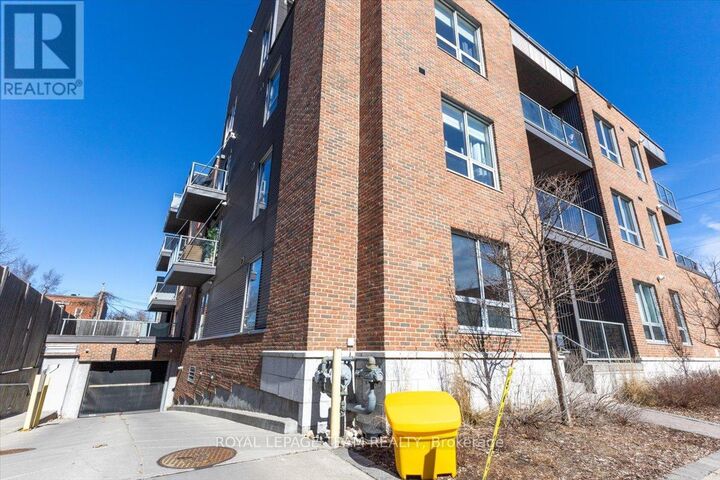 Property Photo:  9 Balsam Street  ON K1R 7K6 