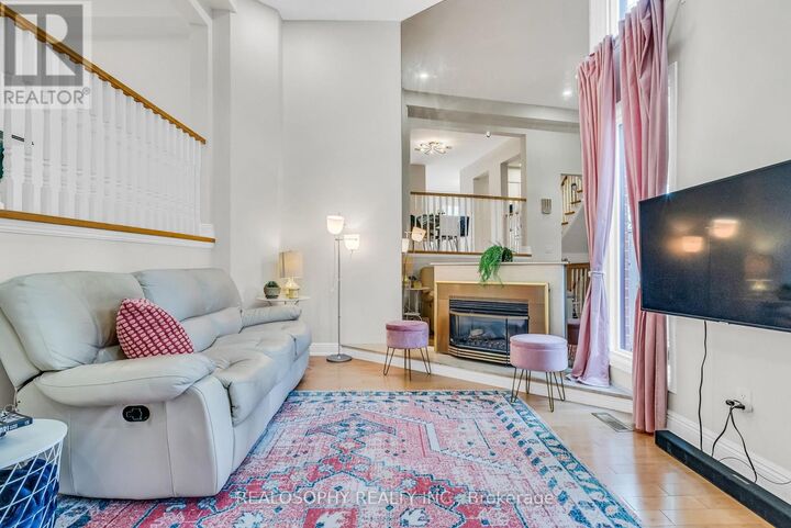 Property Photo:  4156 Fieldgate Drive 32  ON L4W 2N1 