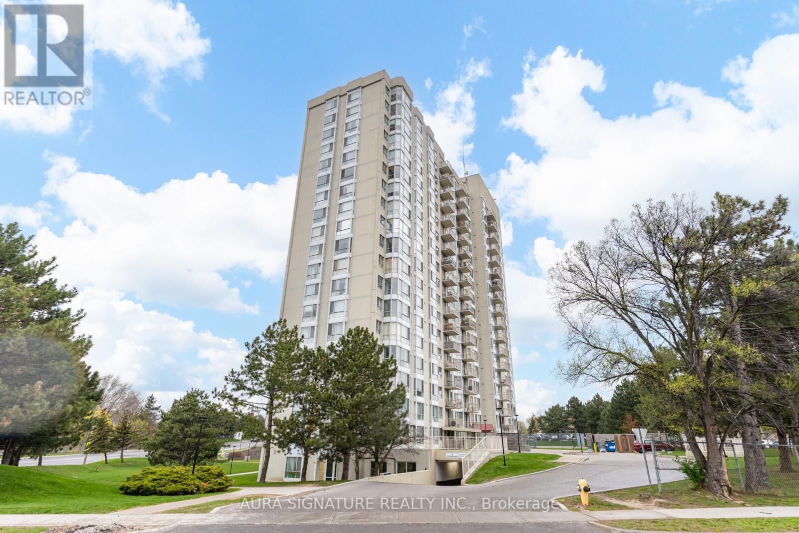 Property Photo:  3077 Weston Road 401  ON M9M 3A1 
