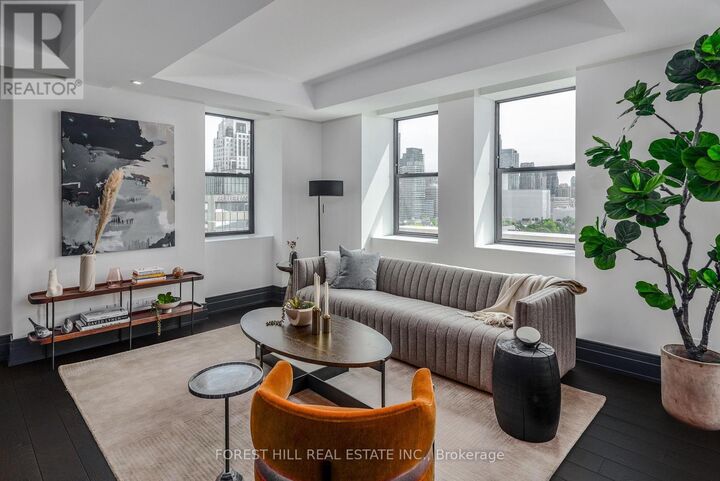 Property Photo:  2 Avenue Road 1505  ON M5R 0C6 