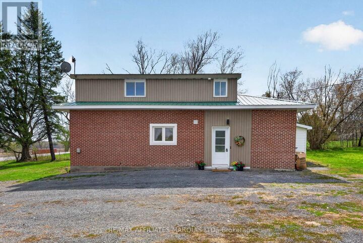 Property Photo: 20033 Kenyon Conc Rd 4 Road ON K0C 1A0