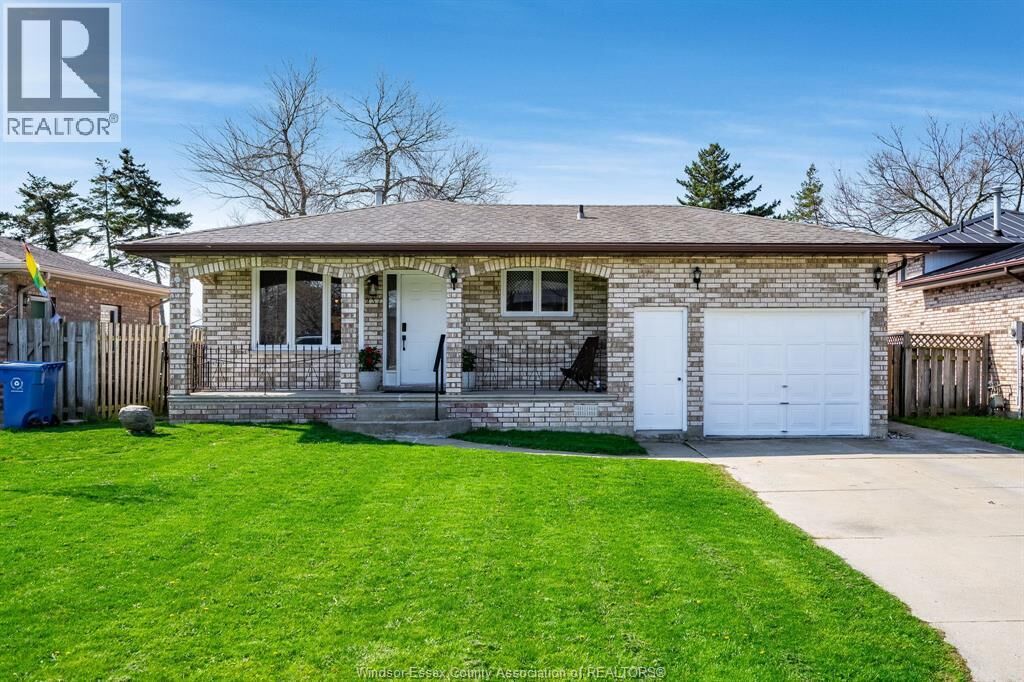 Property Photo:  237 Murray Street  ON N9Y 3R7 