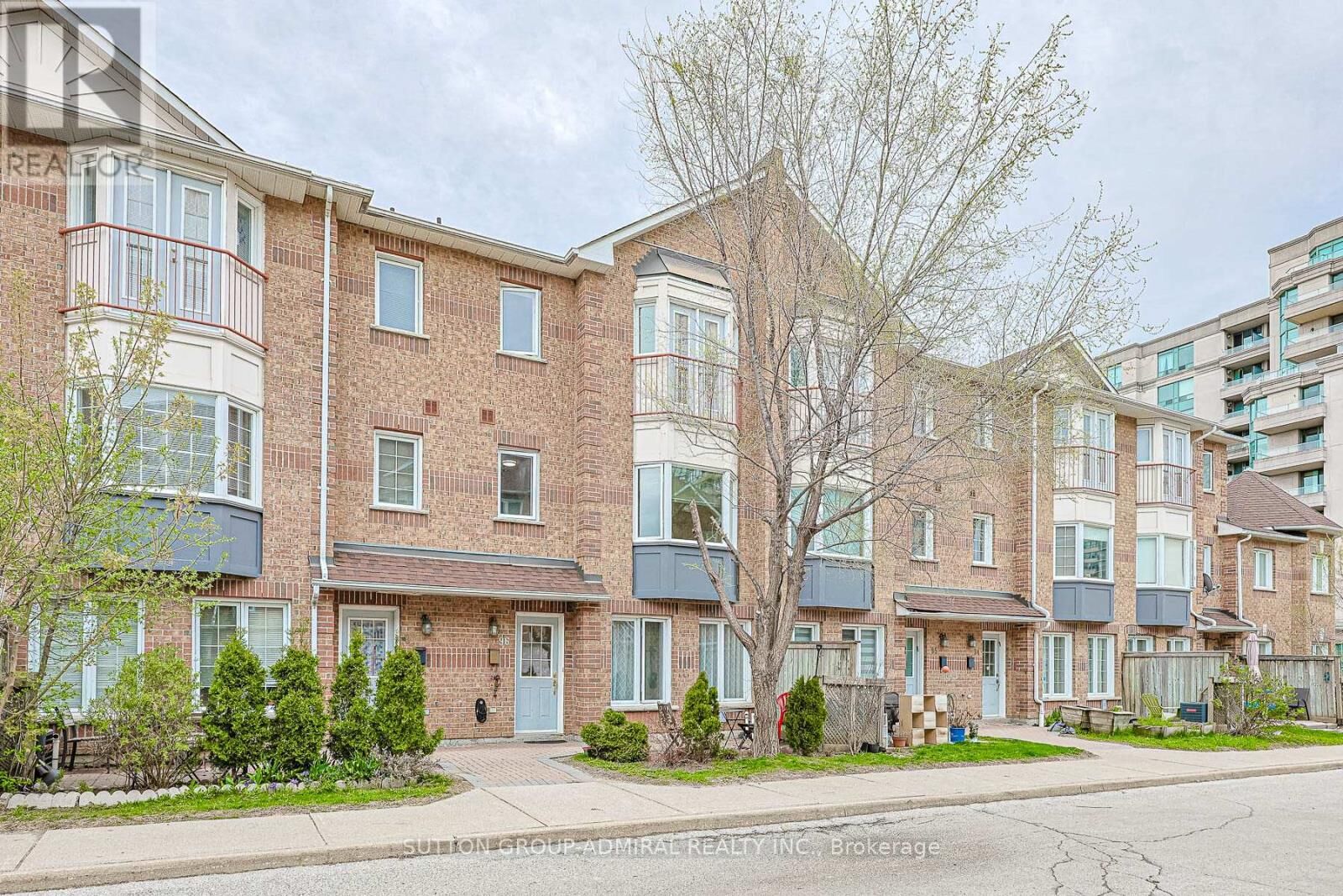 Property Photo:  151 Townsgate Drive 96  ON L4J 8J7 
