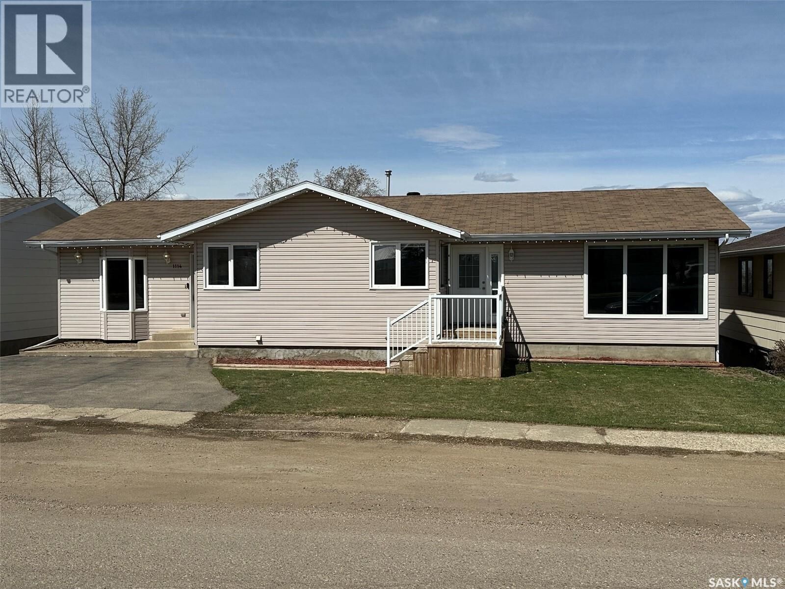 Property Photo:  1114 Herbert Avenue  SK S0H 2A0 