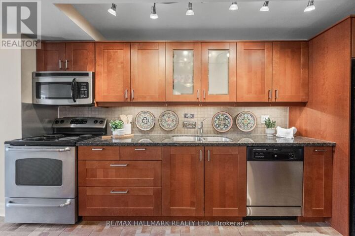 Property Photo:  27A Ridout Street  ON M6R 1Z3 